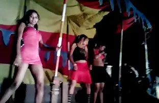XXX بلوند خوش تیپ جنسی با یک غریبه یک ساک فیلم سکی انلاین