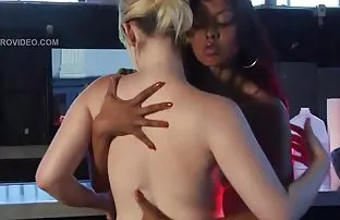 XXX در باغ به او یک کار ضربه انلاین فیلم سکسی